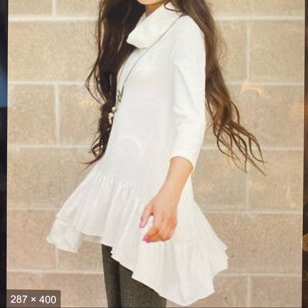 Joyfolie asymmetrical hemline blouse in cream